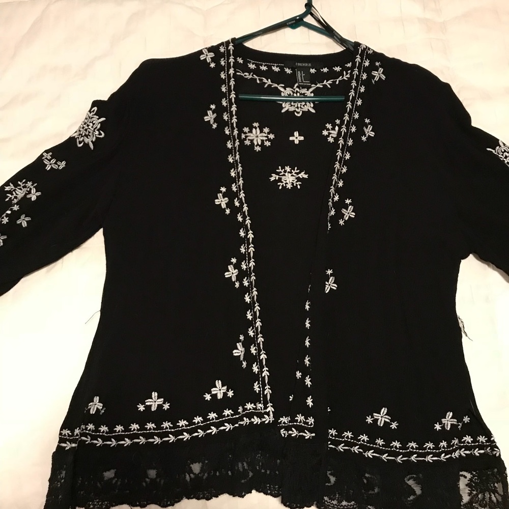 Women’s Forever 21 black cover sweater
